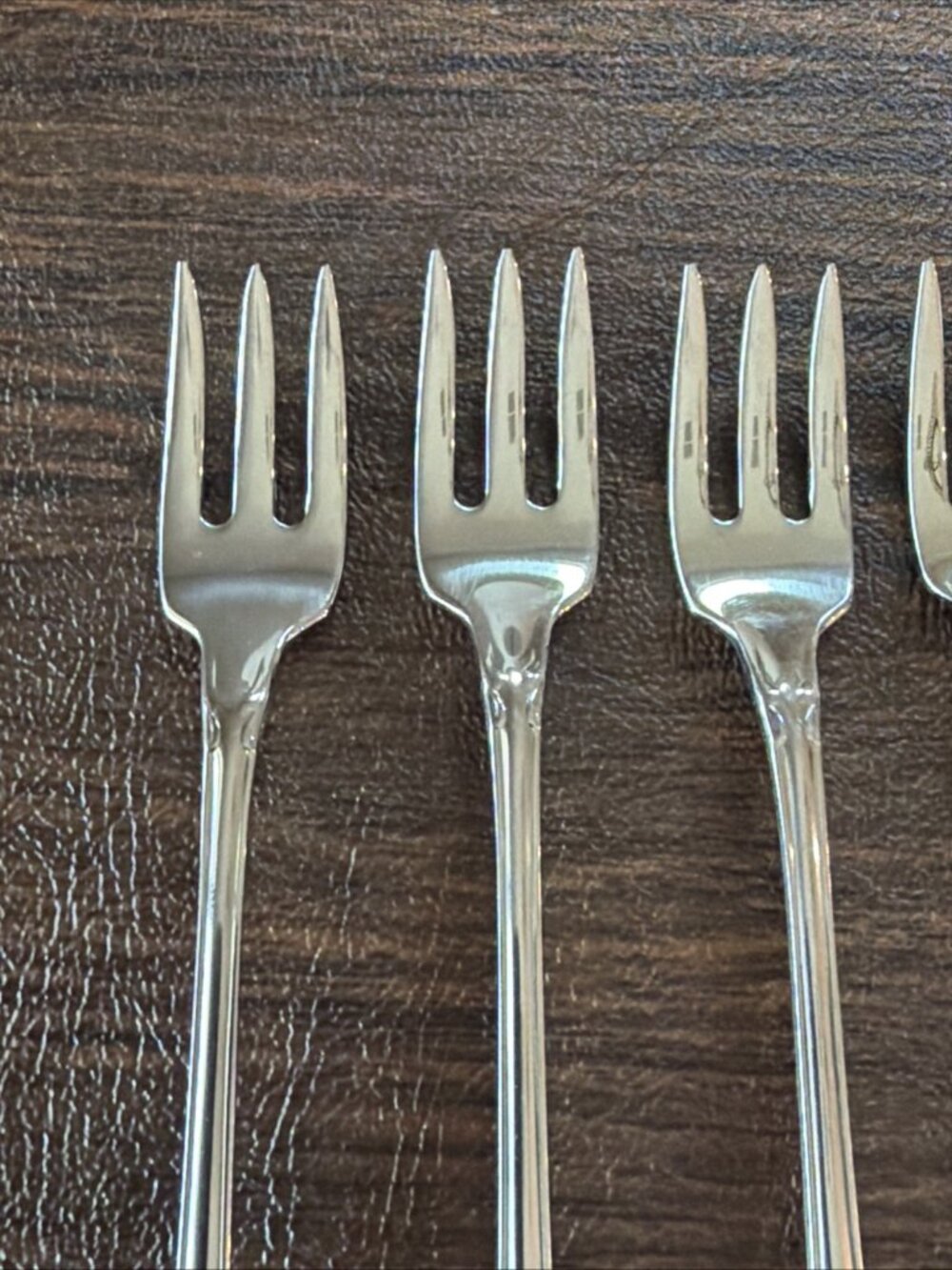 Set of 9 Oneida Community Chatelaine Stainless Seafood Cocktail Oyster Forks 6" - Picture 5 of 10